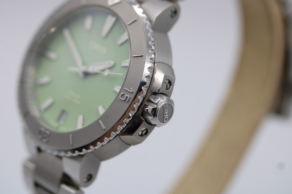 Oris Aquis Date 733 7770 4157-07 8 18 Aquis Date  01 05p Green 2024 - image 6
