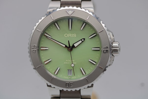 Oris Aquis Date 733 7770 4157-07 8 18 Aquis Date  01 05p Green 2024 - image 3