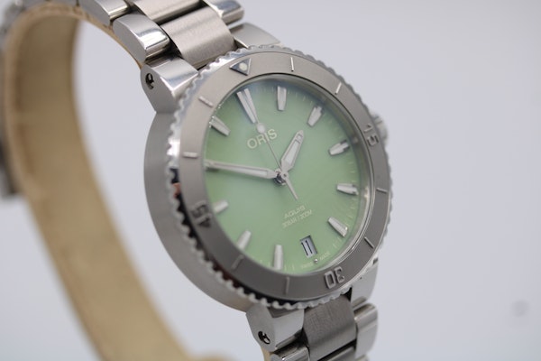 Oris Aquis Date 733 7770 4157-07 8 18 Aquis Date  01 05p Green 2024 - image 5