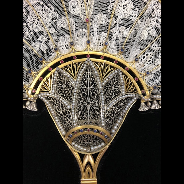 MAGNIFICENT GOLD, ART-NOUVEAU GEM SET HAND FAN, - image 3