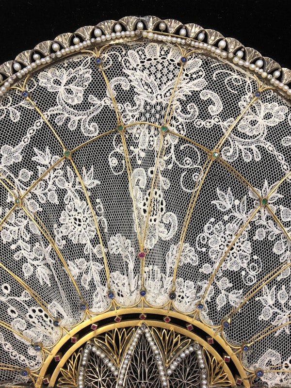 MAGNIFICENT GOLD, ART-NOUVEAU GEM SET HAND FAN, - image 4