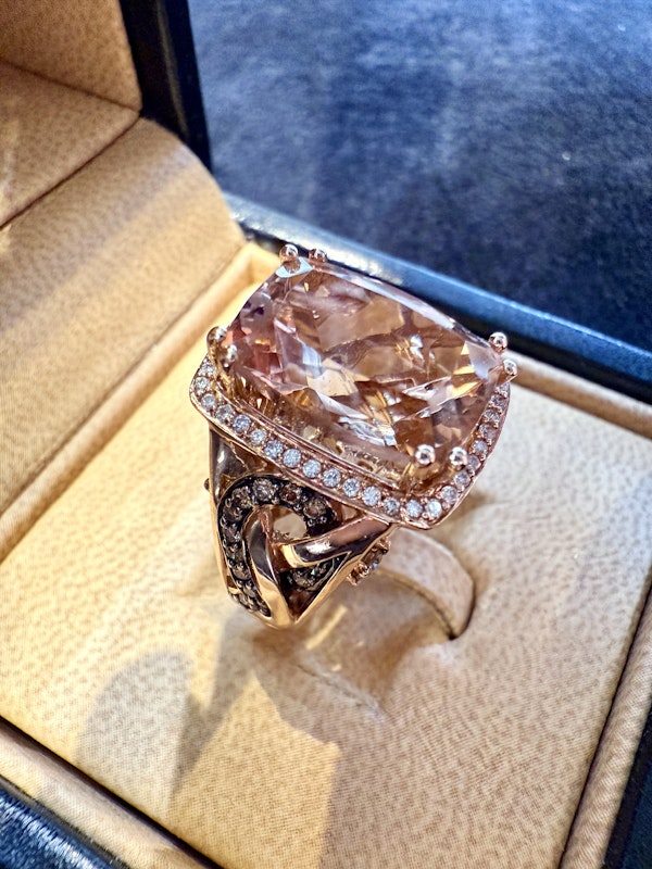 9.00ct Morganite & Diamond Ring. - image 6