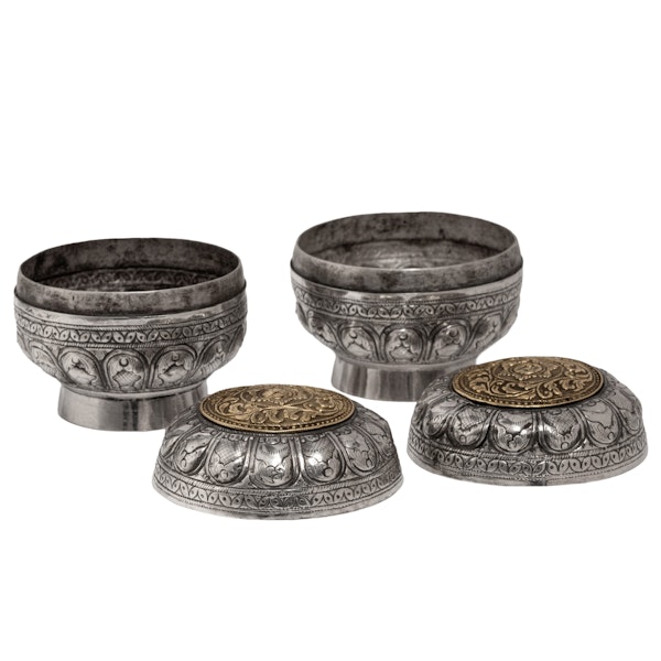 Two Straits Chinese Betel-nut or sireh containers, Solid Silver, 19th century - image 4