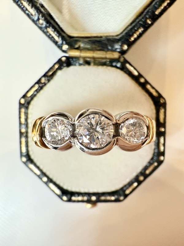 3 - stone, 0.70ct Diamond Ring. - image 5