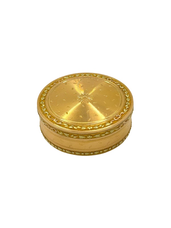 18th century French gold 18ct snuff box. - image 3