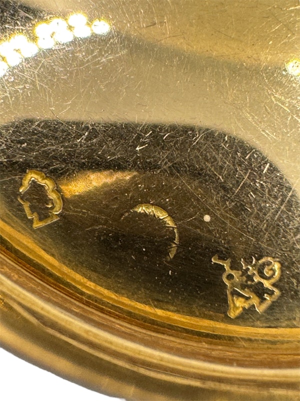 18th century French gold 18ct snuff box. - image 7