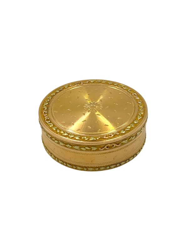 18th century French gold 18ct snuff box. - image 5