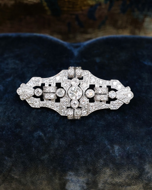 A very fine Platinum & 18ct White Gold, 2.50 Carat approximately, Diamond, Art Deco, Elongated Plaque Brooch / Pin. English Circa 1930 - image 2