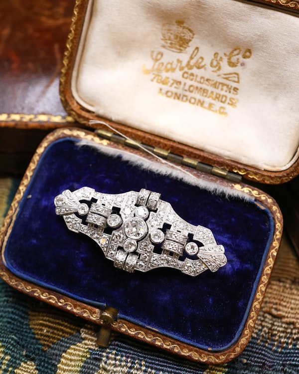 A very fine Platinum & 18ct White Gold, 2.50 Carat approximately, Diamond, Art Deco, Elongated Plaque Brooch / Pin. English Circa 1930 - image 3