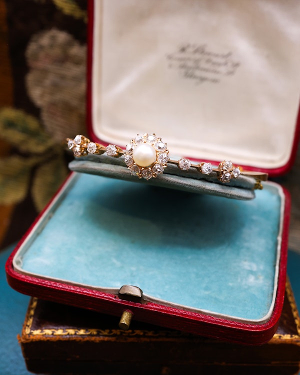 Downstairs At Grays: a very fine Victorian Natural Saltwater Pearl & Old European Cut, Diamond Cluster Bangle set in 15ct. Yellow Gold, English, Circa 1900. - image 6