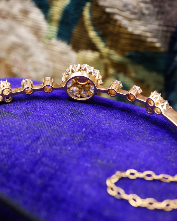 Downstairs At Grays: a very fine Victorian Natural Saltwater Pearl & Old European Cut, Diamond Cluster Bangle set in 15ct. Yellow Gold, English, Circa 1900. - image 7
