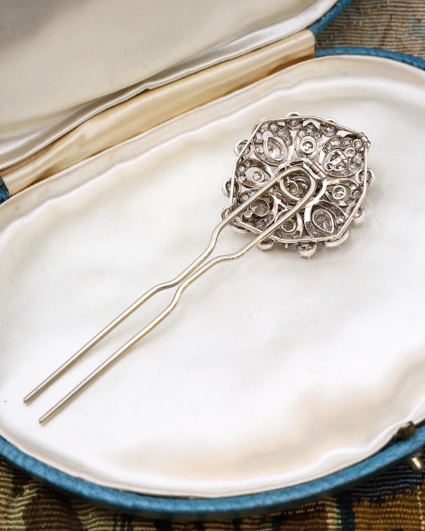 Downstairs at Grays: An important Antique, 15 ct Yellow Gold, Silver Tipped  9.60 Carat Diamond Pendant / Brooch / Hair Ornament, English Circa 1870. - image 9