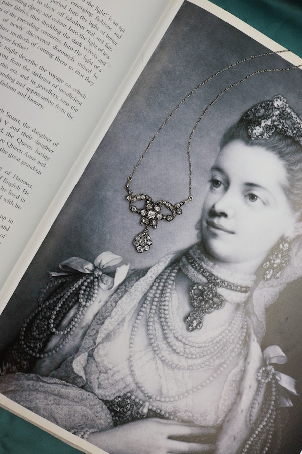 Downstairs at Grays: A Georgian Diamond Pendant set in High Carat Yellow Gold & Silver, English, Circa 1780 - 1790 - image 5