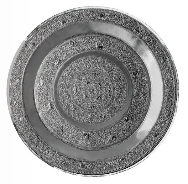 A fine example of Sri Lankan (Ceylon) silver production, this monumental tray (c. 1900) - image 3