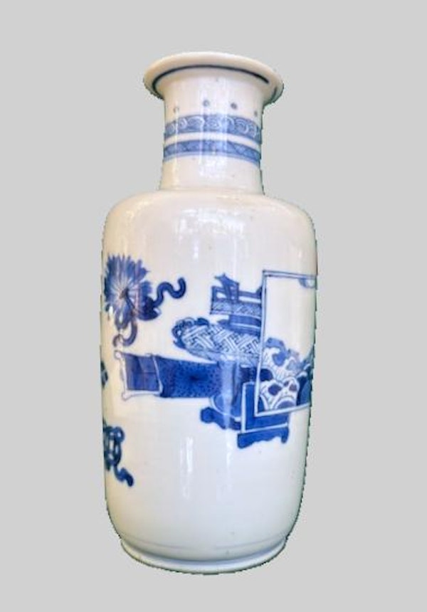 A CHINESE BLUE AND WHITE VASE - image 2