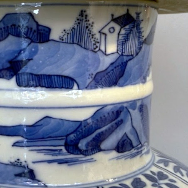 A FINE LARGE CHINESE BLUE AND WHITE BALUSTER VASE AND  COVER - image 5