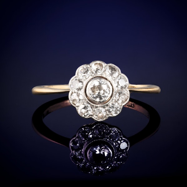 18ct Gold & Diamond Daisy Cluster Ring | Edwardian c.1910s - image 2