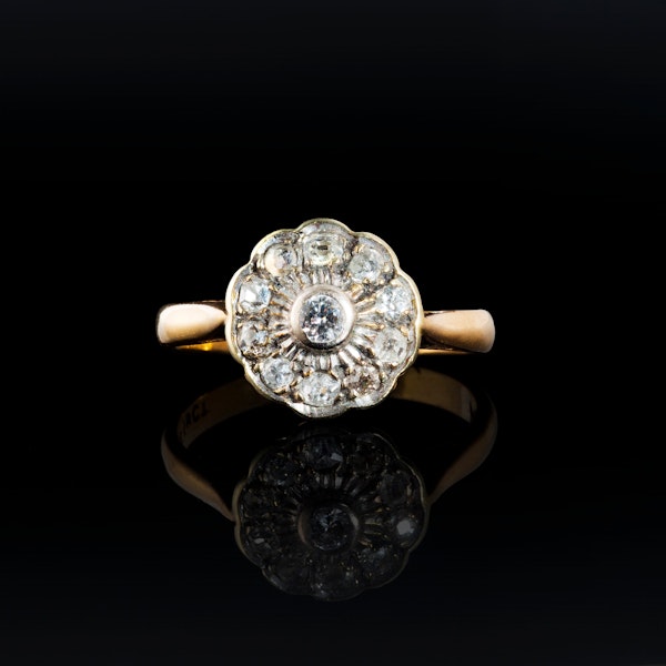 Old Cut Diamond & 18ct Gold Daisy Ring | Edwardian c.1910s - image 1