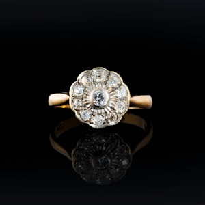 Old Cut Diamond & 18ct Gold Daisy Ring | Edwardian c.1910s