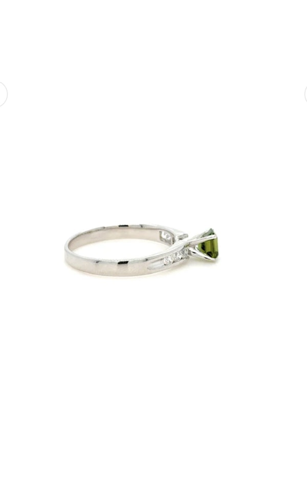 18k gold Green Tourmaline & diamond ring - image 3