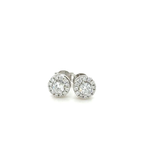 18k gold pair of 0.50ct. natural diamond stud earrings - image 1
