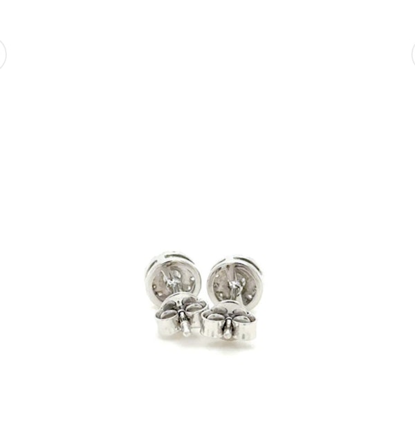 18k gold pair of 0.50ct. natural diamond stud earrings - image 4