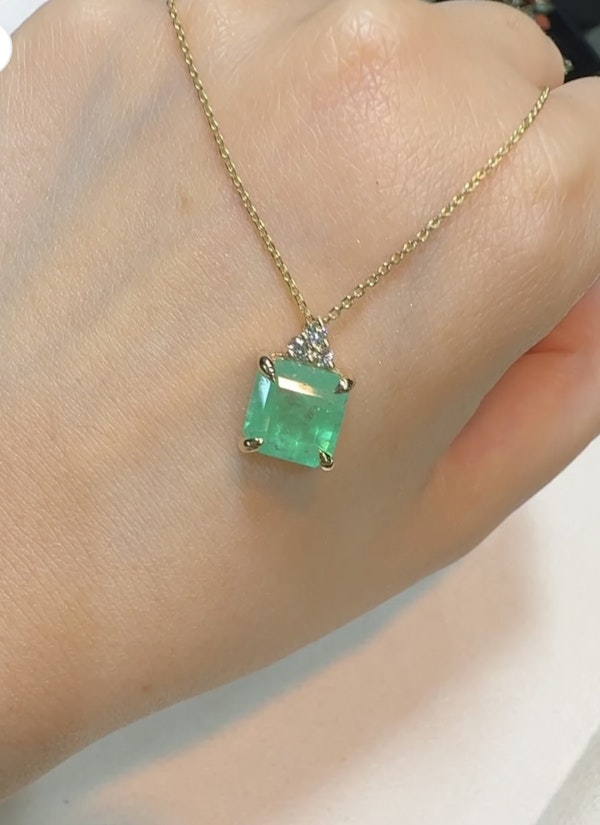 9K gold Colombian emerald pendant necklace - image 2