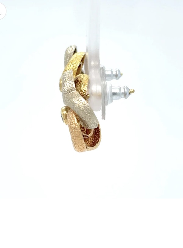 18k gold 3 tone gold flower shape stud earrings - image 3