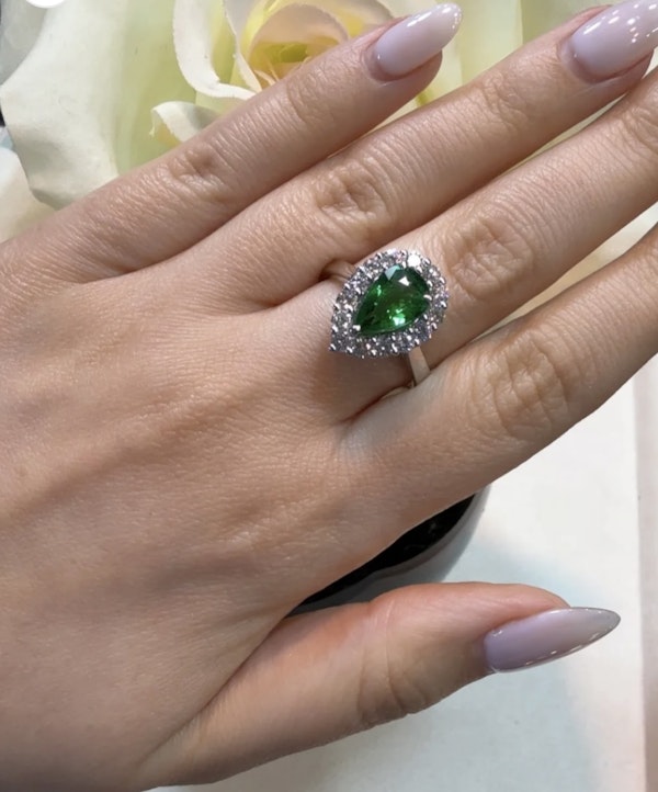 18k gold 2.03ct. Pear shape Tsavorite & diamond ring - image 2