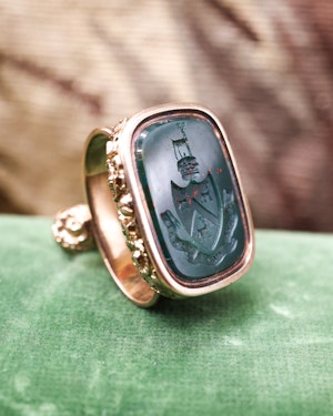 Downstairs at Grays: A Late Georgian 9ct Yellow Gold (tested), Seal, with foliate outline and a Bloodstone Antique Intaglio "Virtute  non Verbis".  Circa 1830
