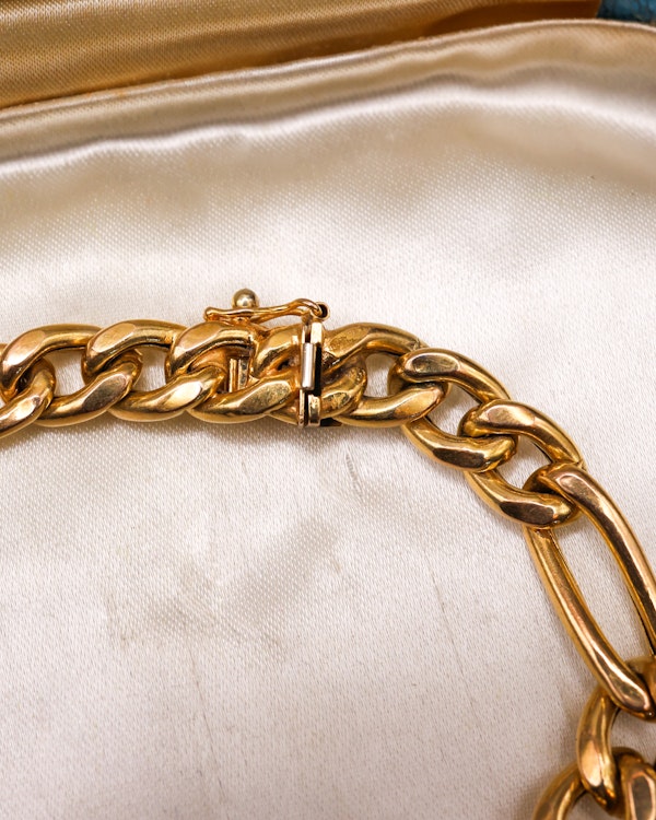 Downstairs at Grays: An exquisite Italian 9ct yellow gold bracelet, circa 1990 - image 3
