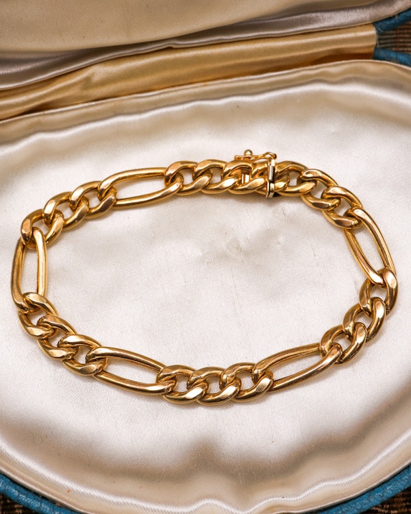 Downstairs at Grays: An exquisite Italian 9ct yellow gold bracelet, circa 1990 - image 2