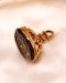 Downstairs at Grays: A very fine 9 carat Yellow Gold (tested) hand-carved pale Citrine, Heraldic Shield Intaglio, English Circa 1860. - image 4