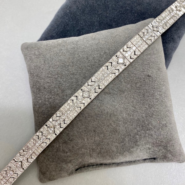 Diamond Bracelet in 18ct White Gold date circa 1970, SHAPIRO & Co since1979 - image 2