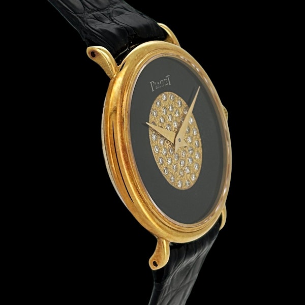 PIAGET VINTAGE 18KT YELLOW GOLD 9822 ONYX AND DIAMOND PAVE DIAL BOX & PAPERS 1982 - image 3