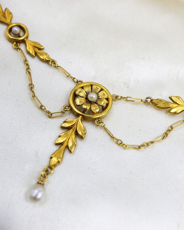 Downstairs at Grays: A very fine 18ct Yellow Gold & Seed Pearl Belle Époque Necklace, French marks. Circa 1900 - image 3