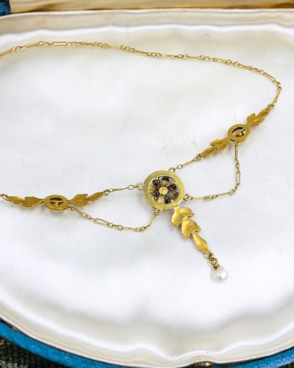Downstairs at Grays: A very fine 18ct Yellow Gold & Seed Pearl Belle Époque Necklace, French marks. Circa 1900 - image 4