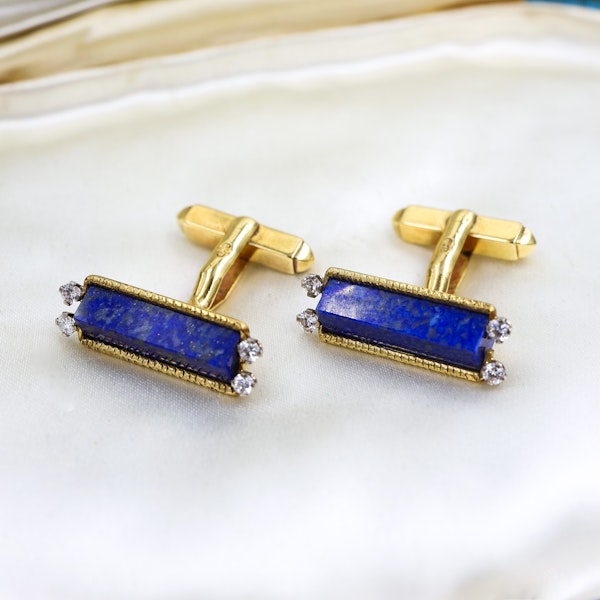 Downstairs in Grays: An exceptional pair of Lapis Lazuli and Diamond Cufflinks mounted in 18 Carat Yellow Gold, Aspreys' Date Mark 1974 - image 4
