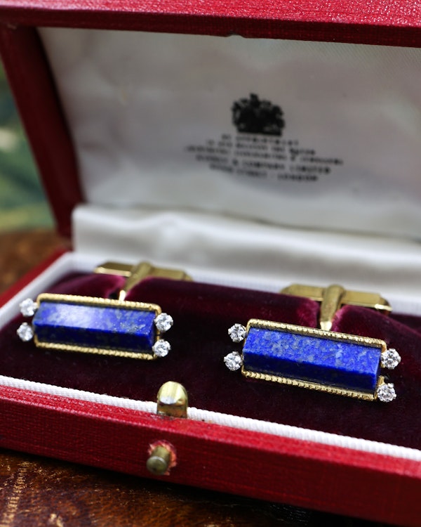 Downstairs in Grays: An exceptional pair of Lapis Lazuli and Diamond Cufflinks mounted in 18 Carat Yellow Gold, Aspreys' Date Mark 1974 - image 2