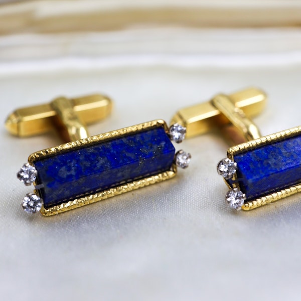 Downstairs in Grays: An exceptional pair of Lapis Lazuli and Diamond Cufflinks mounted in 18 Carat Yellow Gold, Aspreys' Date Mark 1974 - image 3