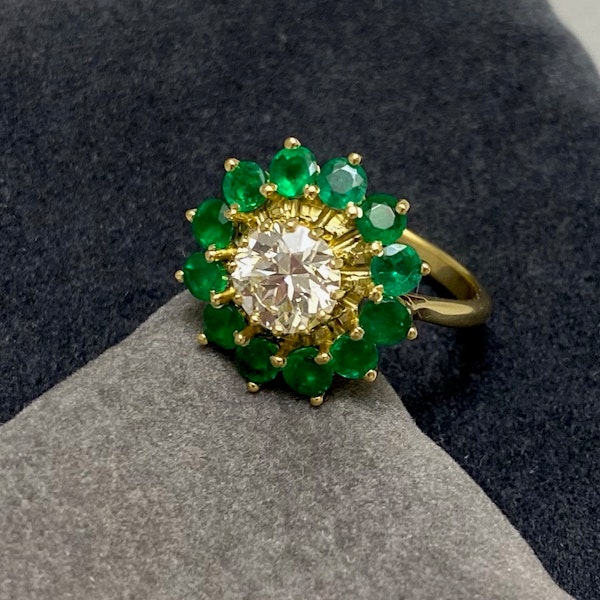 Diamond Emerald Ring in 18ct Gold date circa 1950-1960, SHAPIRO & Co since1979 - image 1