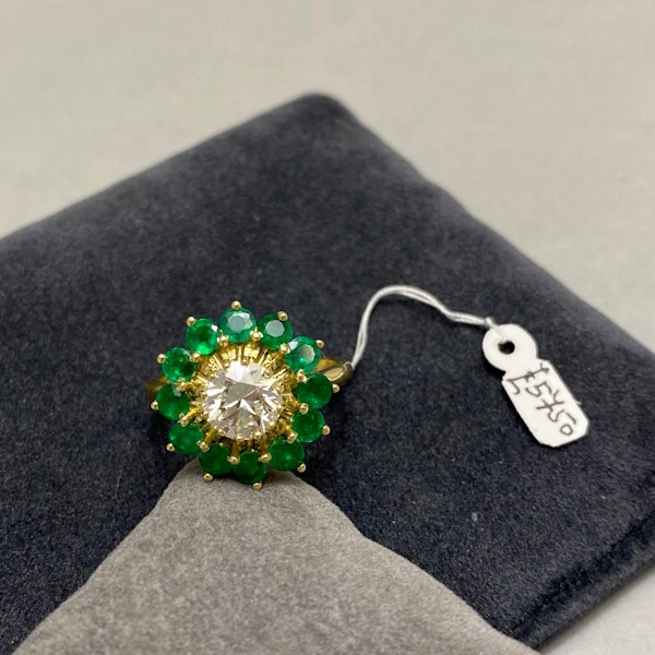Diamond Emerald Ring in 18ct Gold date circa 1950-1960, SHAPIRO & Co since1979 - image 4