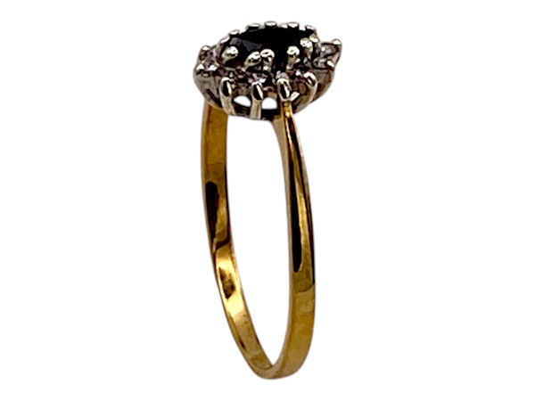 9 ct. sapphire and diamond vintage cluster ring - image 4