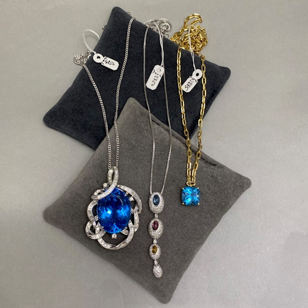 Selection of Pre-Loved Pendants from SHAPIRO & Co since1979 - image 1