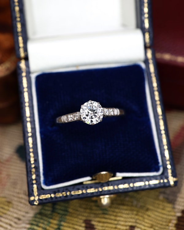 Downstairs at Grays: A very fine 18ct White Gold, 0.70 Carat, Old European Cut  Diamond Solitaire Ring. Circa 1945 - image 1