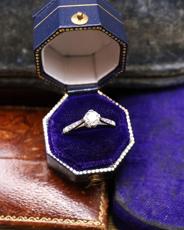 Downstairs at Grays: A very fine Platinum Solitaire Diamond Ring Circa 1959 - image 1