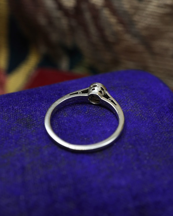 Downstairs at Grays: A  very fine 14 ct White Gold  (marked) Diamond Solitaire Ring, centrally "Rub Over Set" with one "Old Round Cut" Diamond of approximately 0.30 Carats. Circa 1960 - image 6
