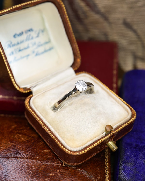 Downstairs at Grays: A  very fine 14 ct White Gold  (marked) Diamond Solitaire Ring, centrally "Rub Over Set" with one "Old Round Cut" Diamond of approximately 0.30 Carats. Circa 1960 - image 5
