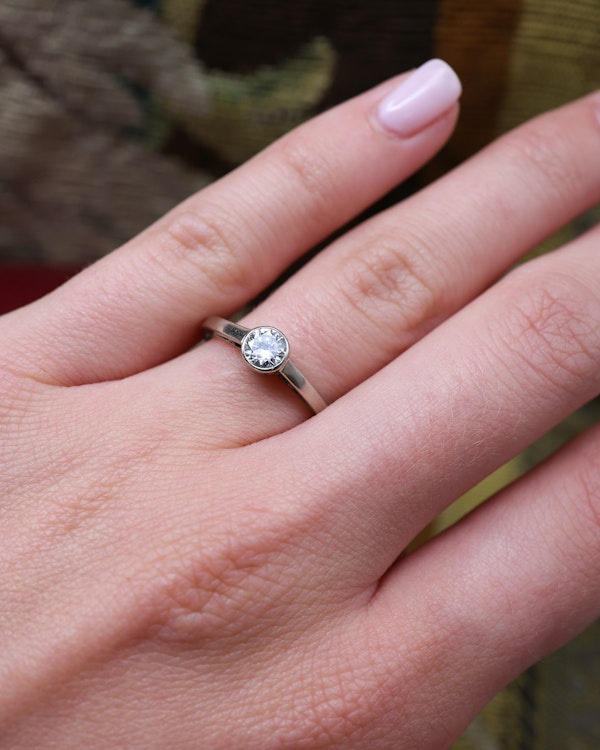 Downstairs at Grays: A  very fine 14 ct White Gold  (marked) Diamond Solitaire Ring, centrally "Rub Over Set" with one "Old Round Cut" Diamond of approximately 0.30 Carats. Circa 1960 - image 3