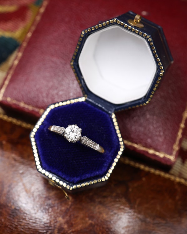 A fine 18ct Yellow Gold & Platinum Diamond Solitaire Ring with three Single Cut Diamonds to each shoulder. Circa 1950 - image 1